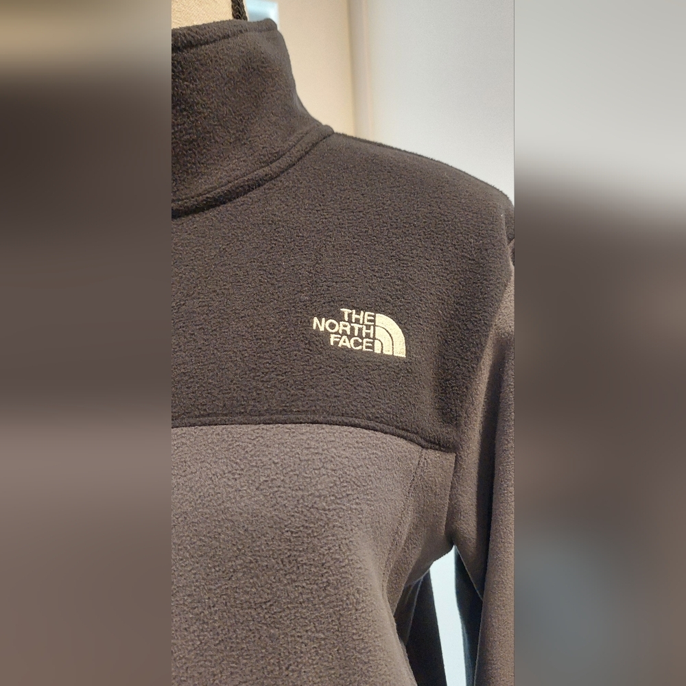 The North Face Women's Black and Dark Gray Ski Jacket - Picture 2 of 7